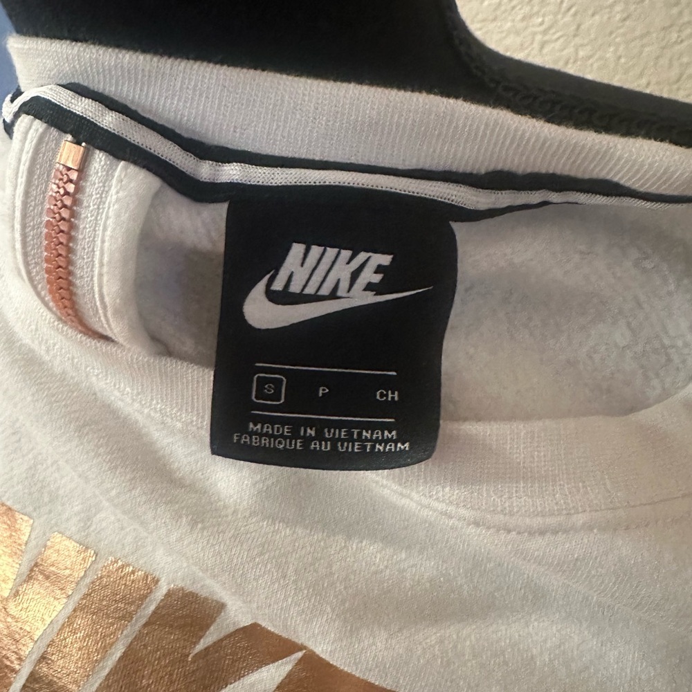 Nike Women's White and Bronze Cropped Sweatshirt - Picture 4 of 4